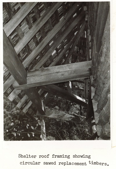 Corn_crib_shelter_roof_framing.jpg