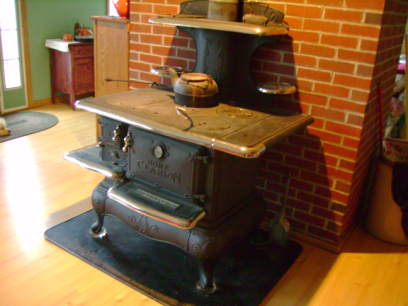 this is a well known stove in our area years ago.it is a six burner stove.
