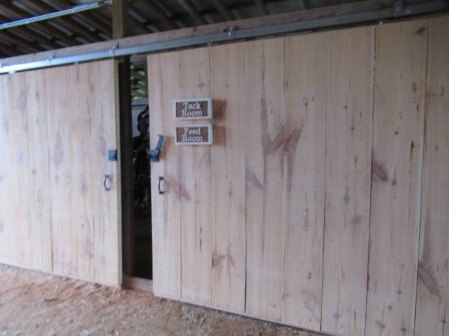 pine wood sliding door
Sliding door in horse barn from Katrina pine
Keywords: pine lumber Katrina