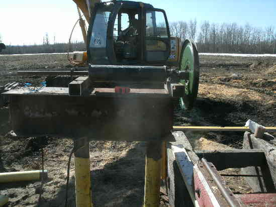 the conveyor system
home made roller, with pulley from combine
